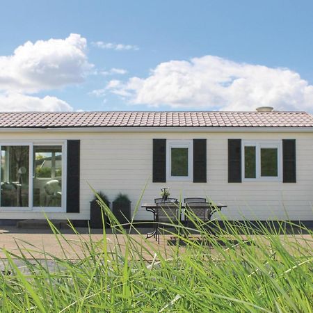 Beautiful Home In Sint-Annaland With Kitchen Bagian luar foto