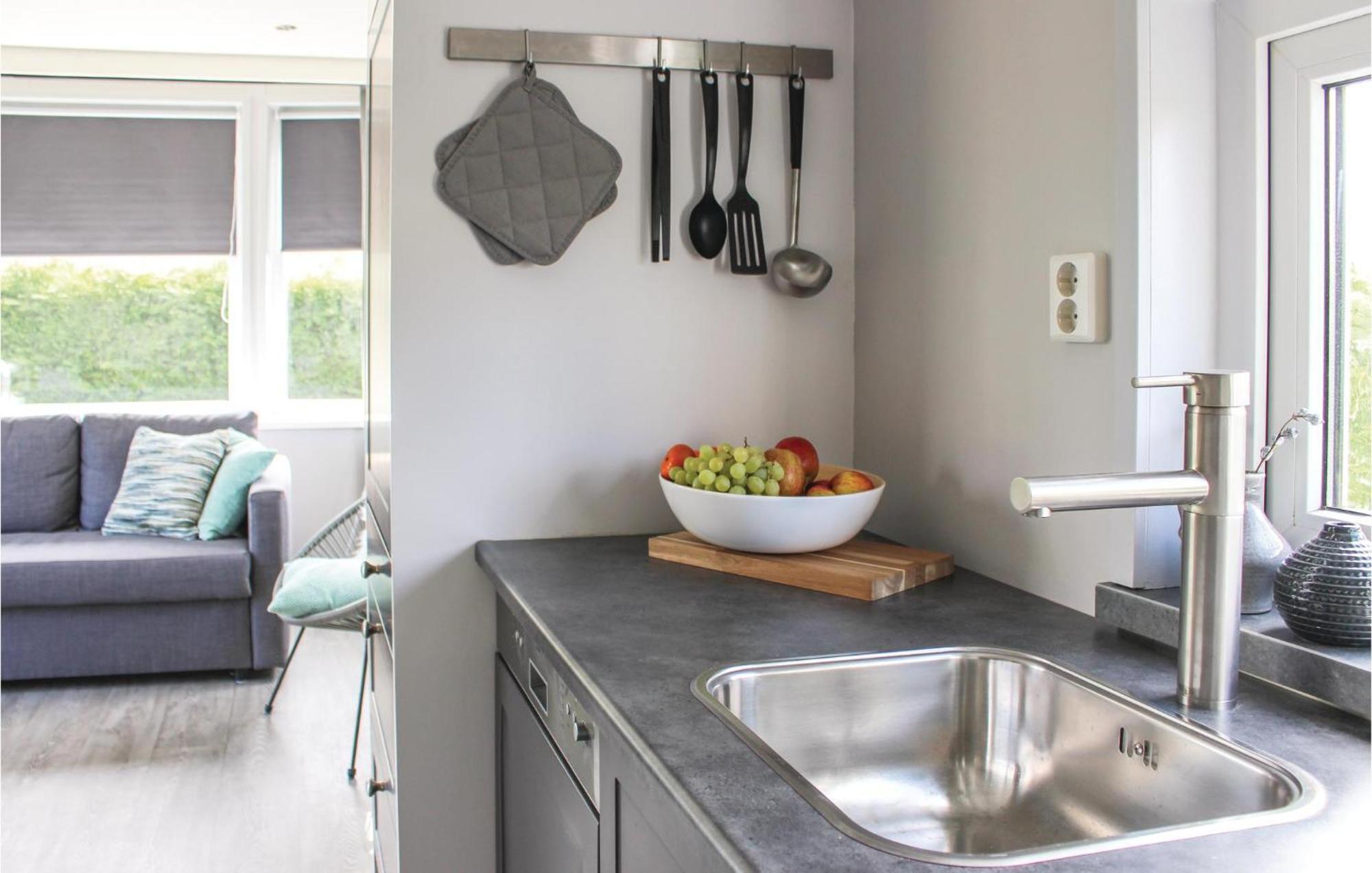 Beautiful Home In Sint-Annaland With Kitchen Bagian luar foto