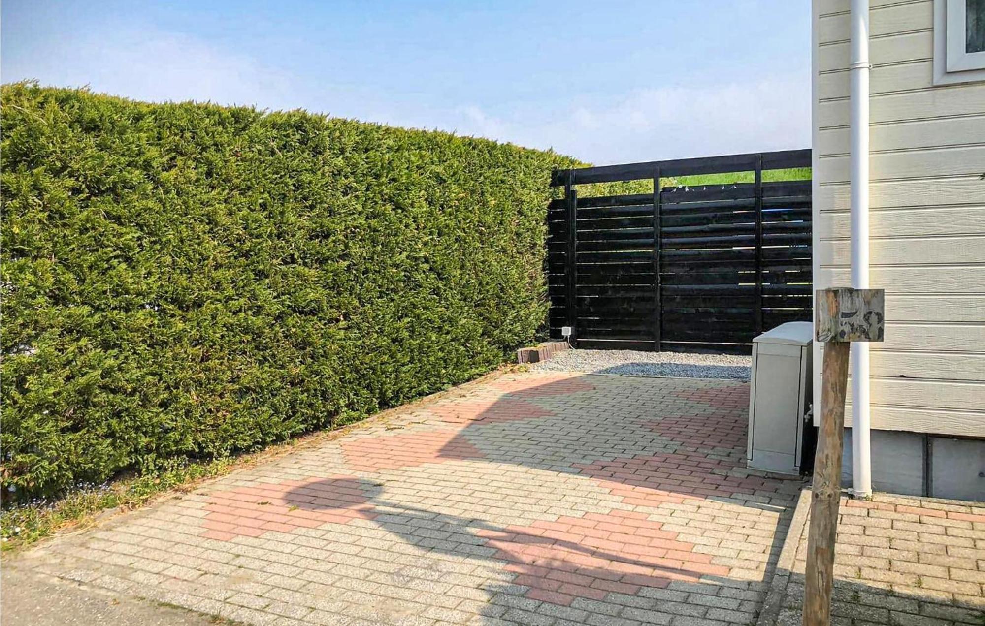 Beautiful Home In Sint-Annaland With Kitchen Bagian luar foto