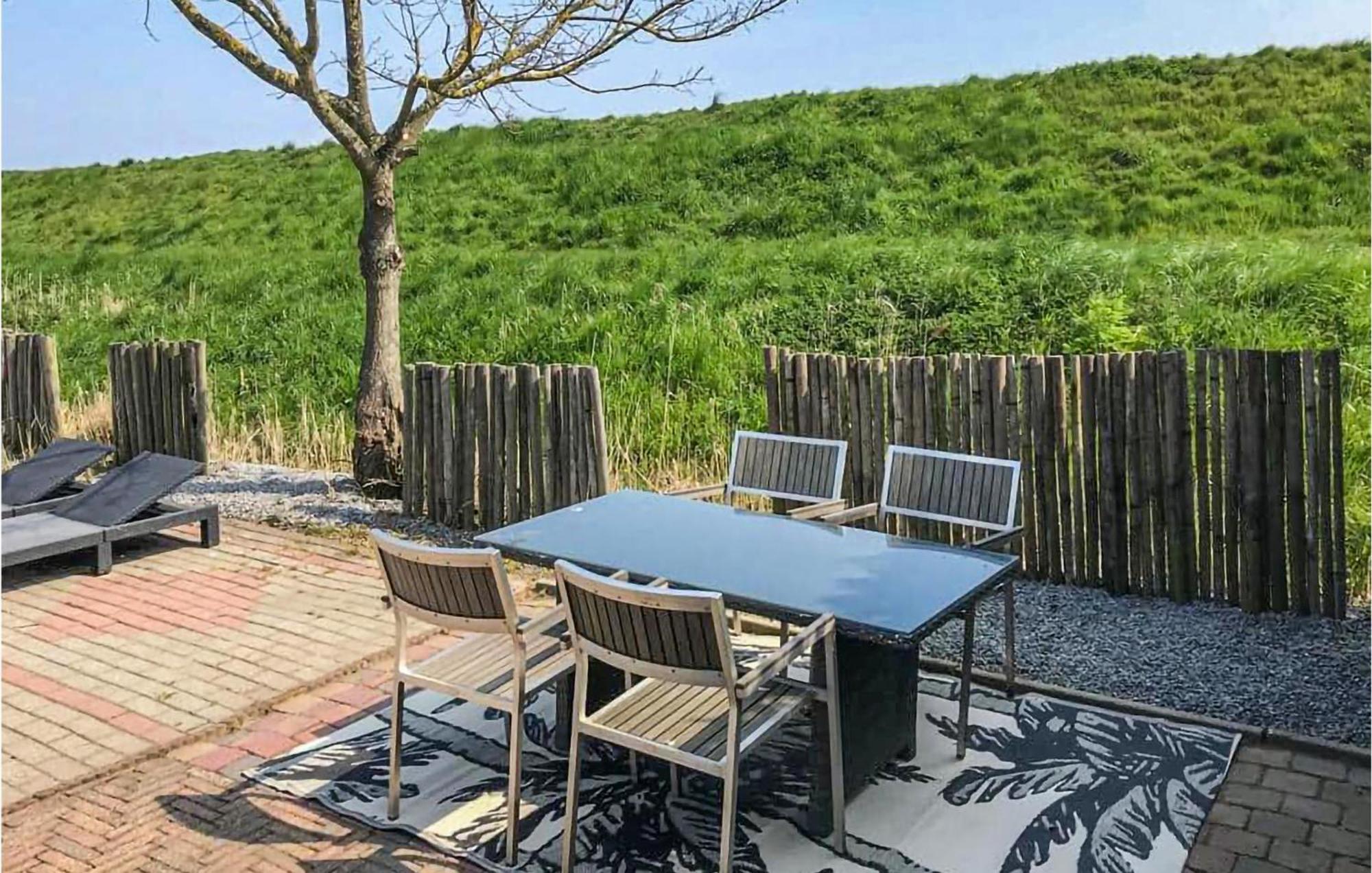 Beautiful Home In Sint-Annaland With Kitchen Bagian luar foto