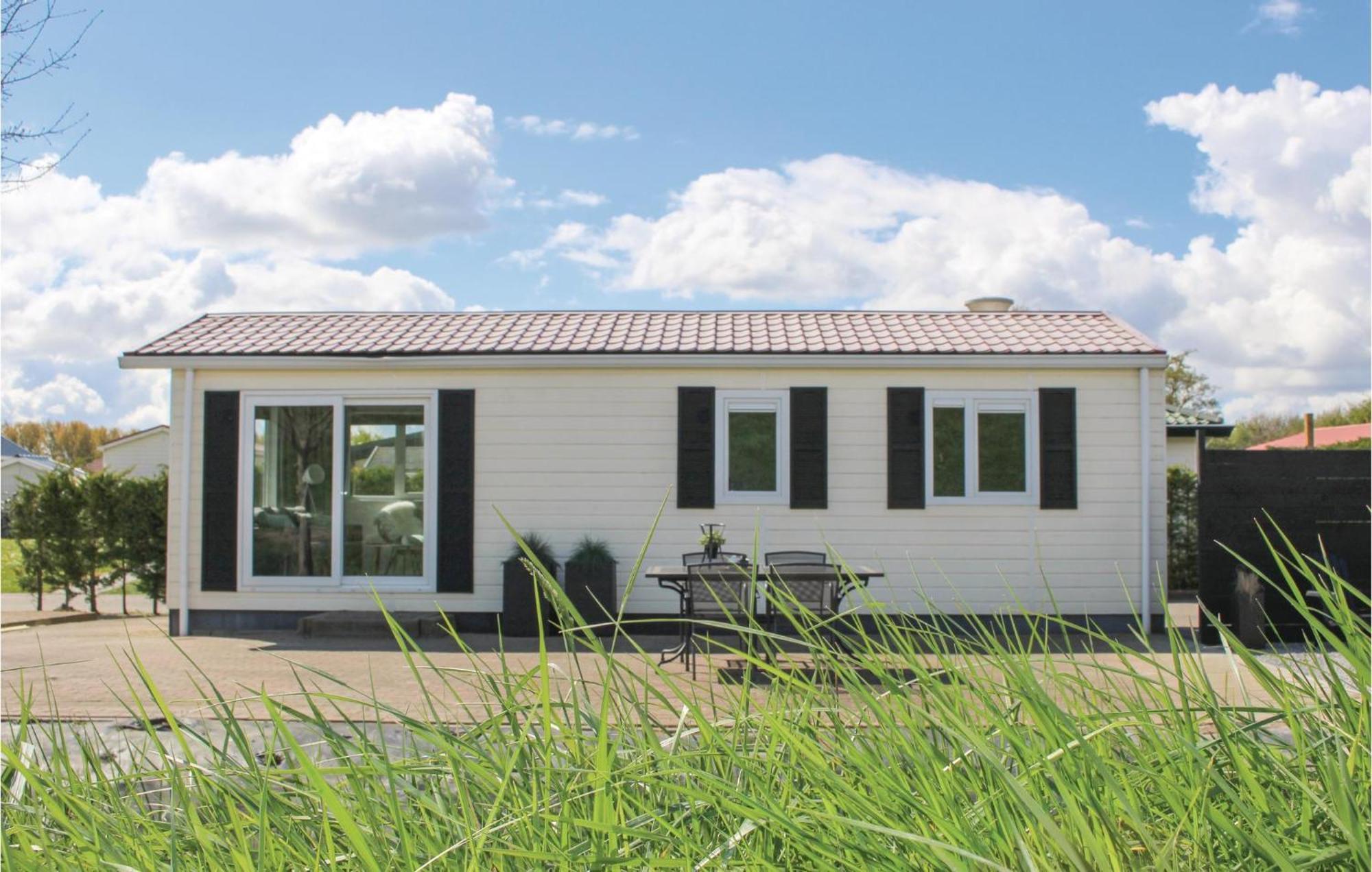 Beautiful Home In Sint-Annaland With Kitchen Bagian luar foto