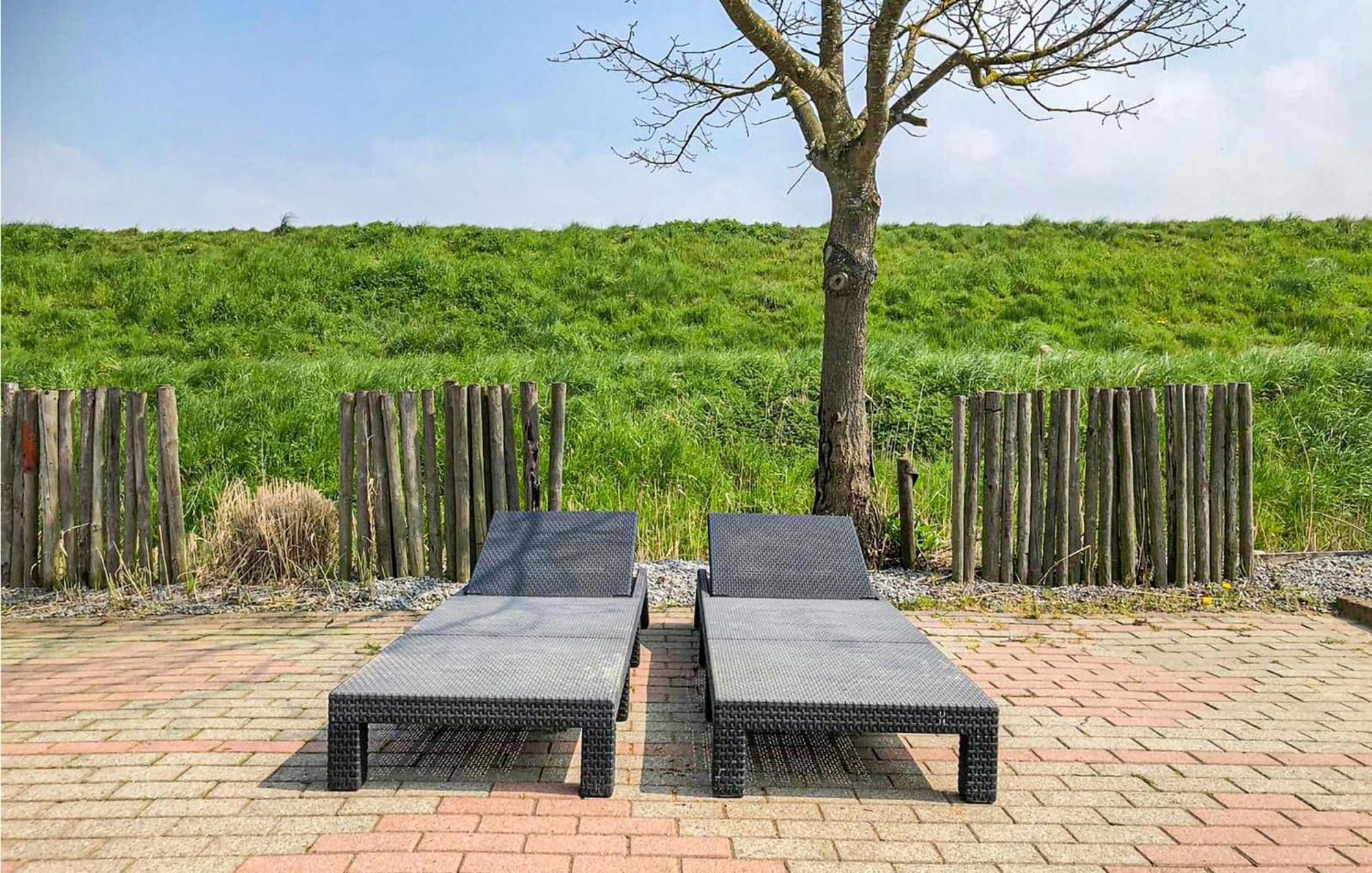 Beautiful Home In Sint-Annaland With Kitchen Bagian luar foto