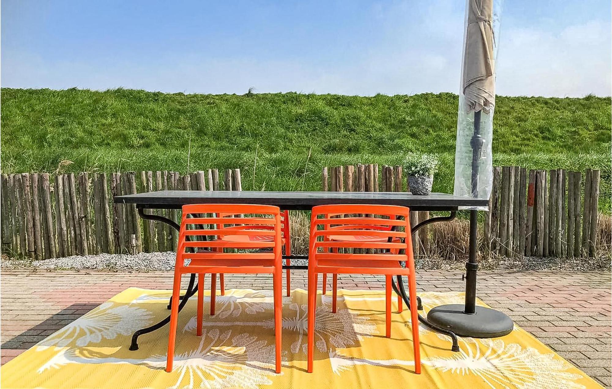 Beautiful Home In Sint-Annaland With Kitchen Bagian luar foto