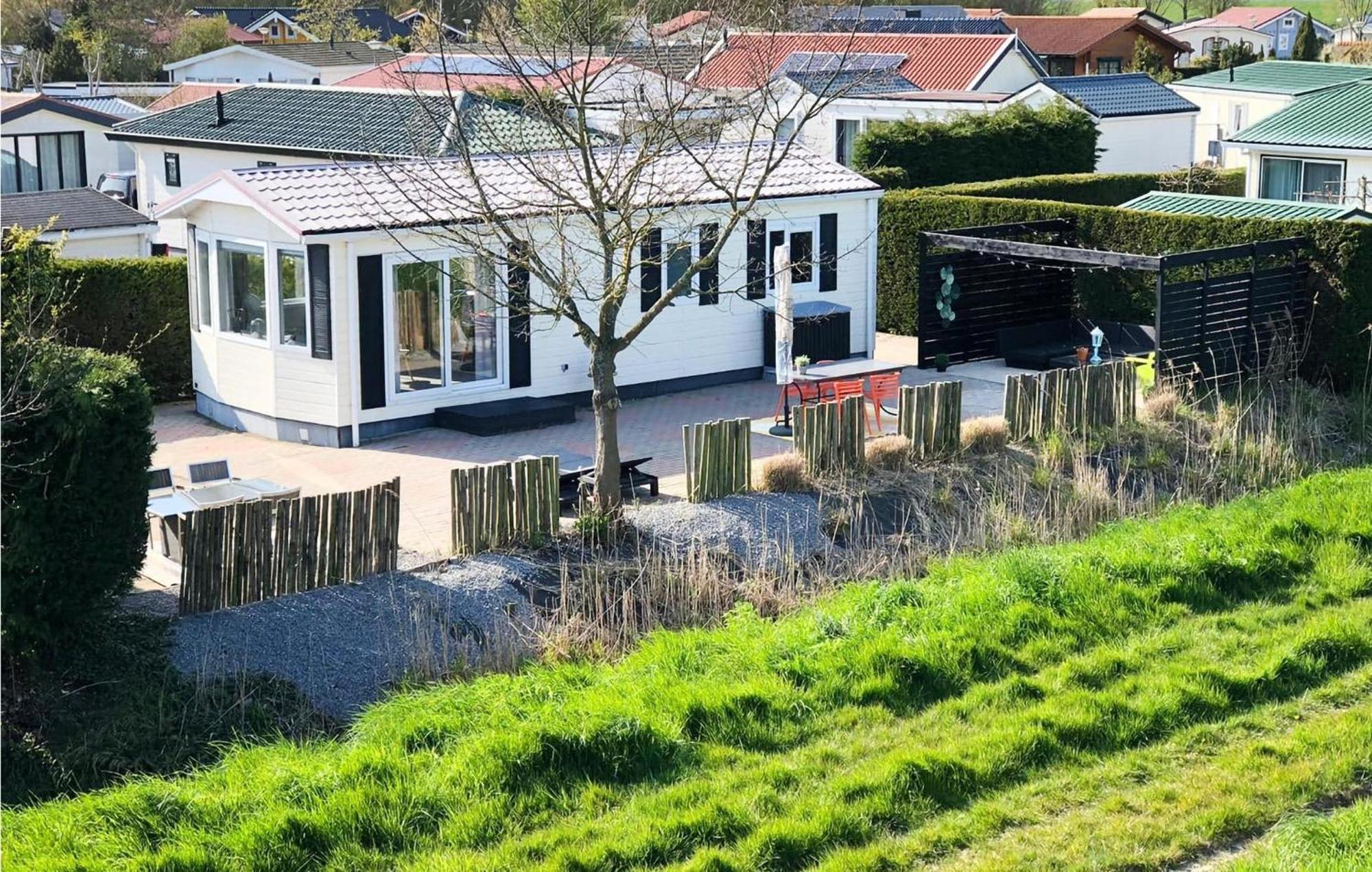 Beautiful Home In Sint-Annaland With Kitchen Bagian luar foto