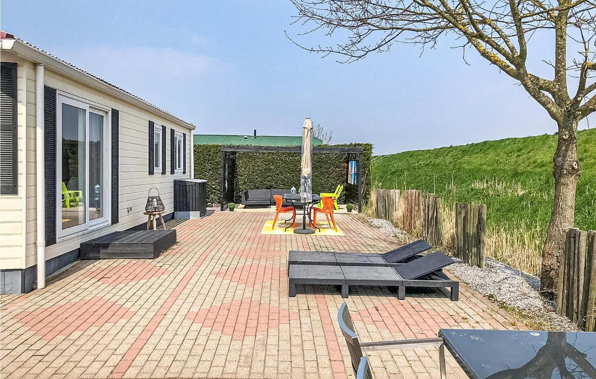 Beautiful Home In Sint-Annaland With Kitchen Bagian luar foto